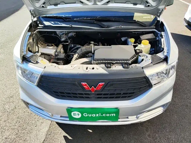 Wuling Hongguang V — Фото автомобиля 19