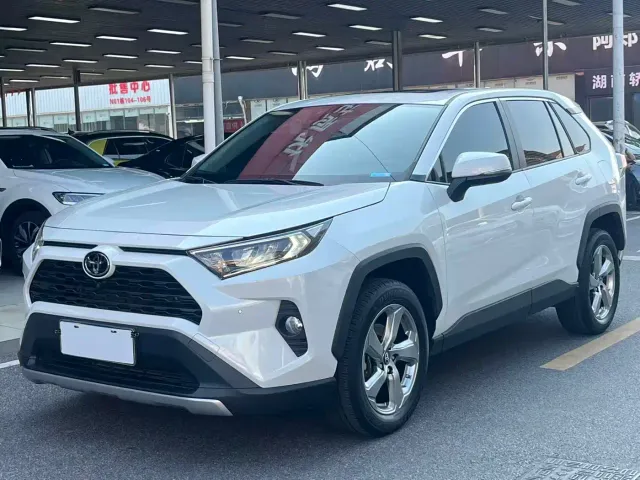 Toyota RAV4 — Фото автомобиля 2