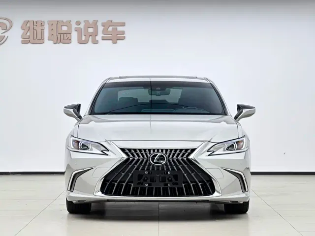 Lexus ES — Фото автомобиля 2