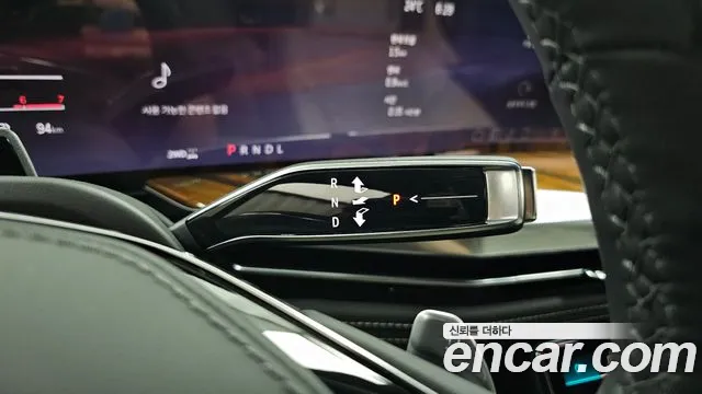 Cadillac Escalade — Фото автомобиля 12