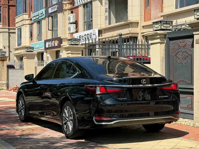 Lexus ES — Фото автомобиля 9