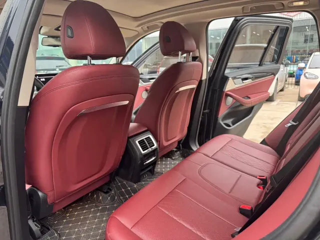 BMW iX3 — Фото автомобиля 5