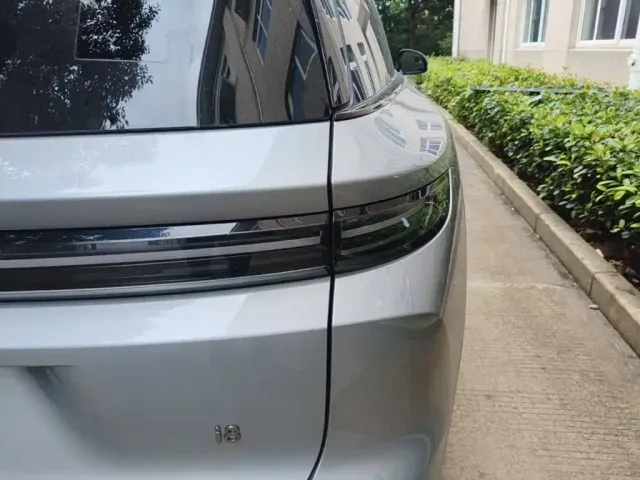 Li Auto i8 — Фото автомобиля 7