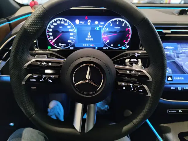 Mercedes-Benz E-Class — Фото автомобиля 14