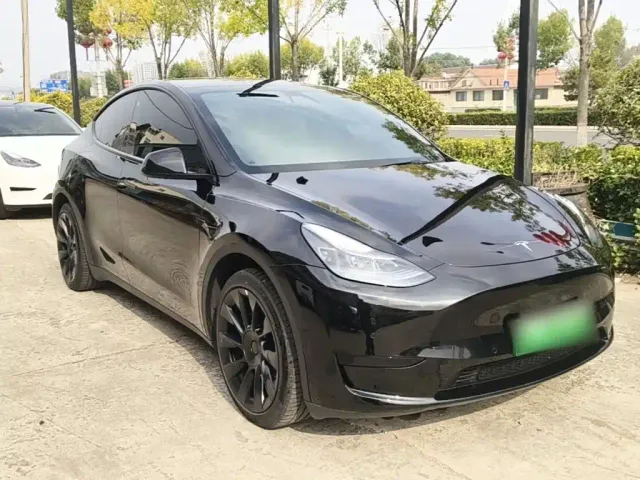 Tesla Model Y — Фото автомобиля 3