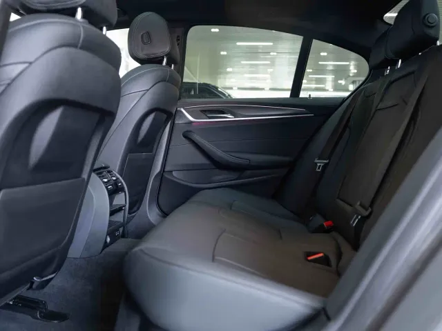 BMW 5 Series — Фото автомобиля 15