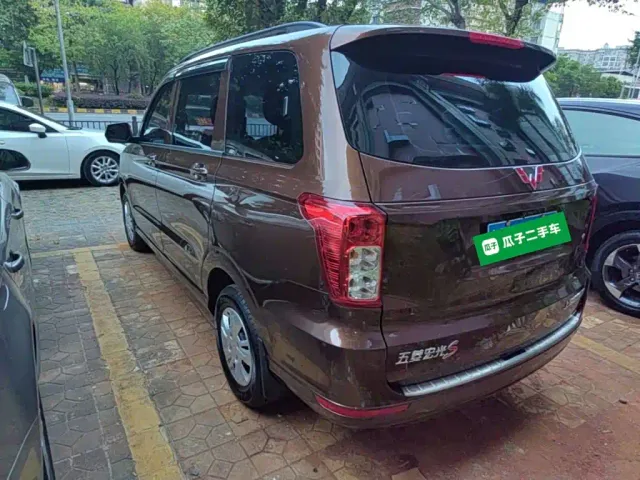 Wuling Hongguang — Фото автомобиля 4
