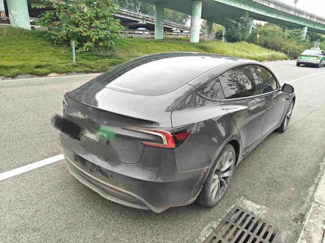 Tesla Model 3 — Фото автомобиля 7