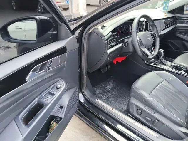 Volkswagen Passat — Фото автомобиля 15