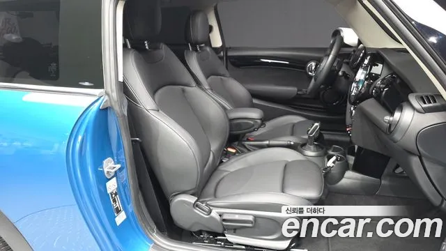 Mini Cooper Cooper Classic Plus Launch Pack — Фото автомобиля 9