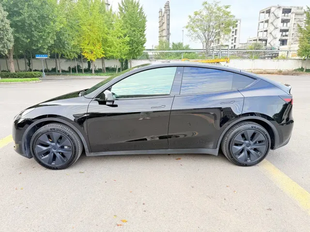 Tesla Model Y — Фото автомобиля 4