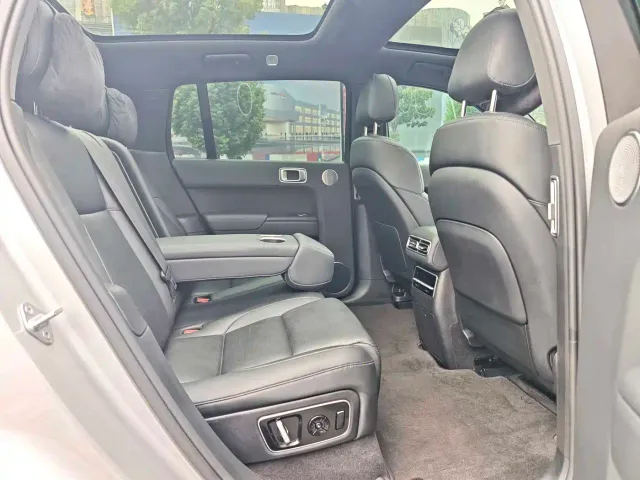 Li Auto L7 — Фото автомобиля 10