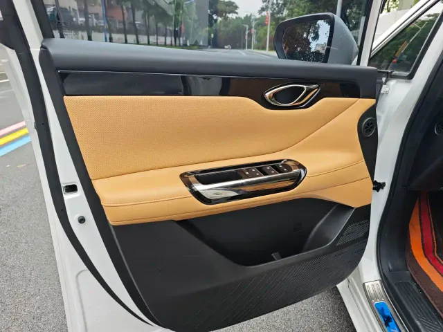 GAC Trumpchi E8 — Фото автомобиля 9