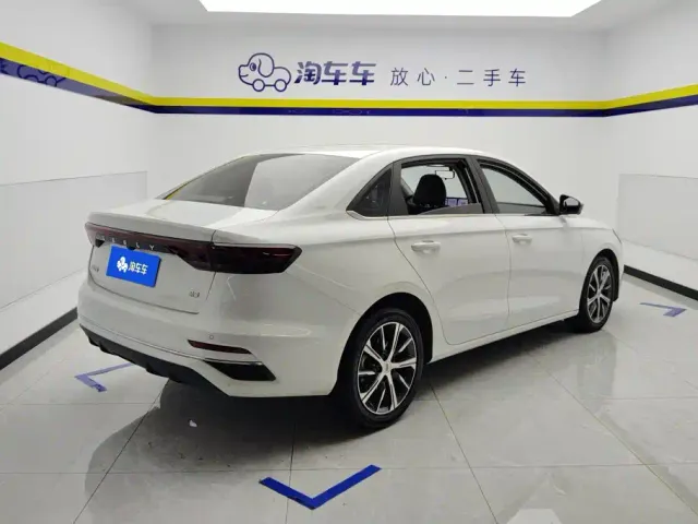 Geely Emgrand — Фото автомобиля 3