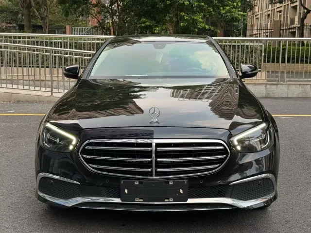 Фотография автомобиля — Mercedes-Benz E-Class