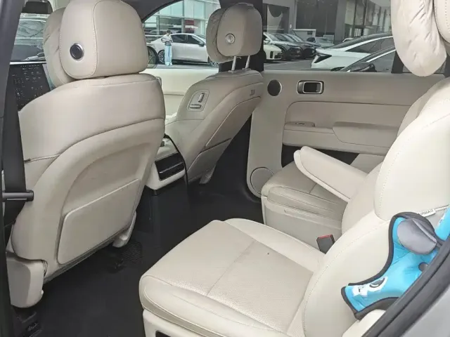 Li Auto L9 — Фото автомобиля 3