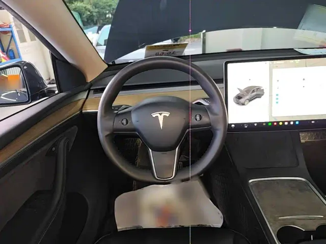 Tesla Model Y — Фото автомобиля 10