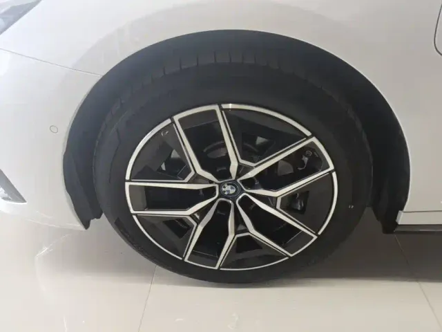 BMW i5 — Фото автомобиля 22