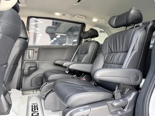 Honda Odyssey — Фото автомобиля 8