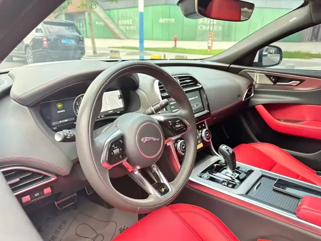 Jaguar XEL — Фото автомобиля 12
