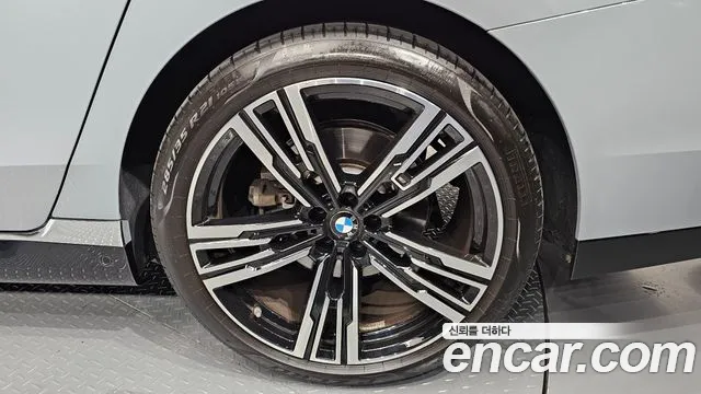 BMW 7 Series G70 — Фото автомобиля 6