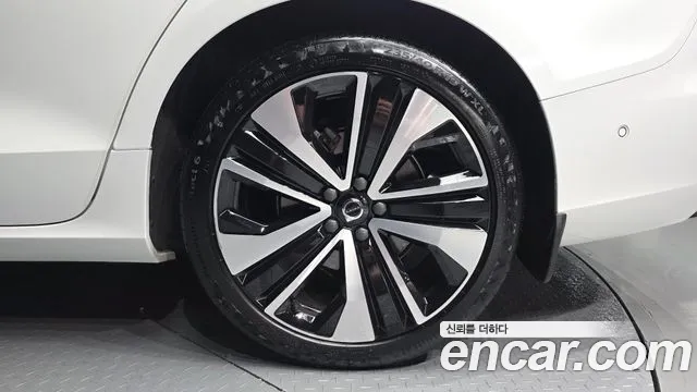 Вольво S60 S60 третьего поколения B5 Ultimate Bright — Фото автомобиля 2