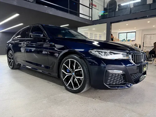 BMW 5 Series — Фото автомобиля 3