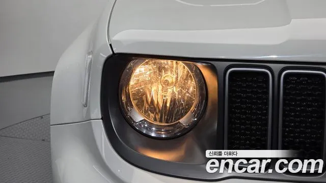 Jeep Renegade — Фото автомобиля 20
