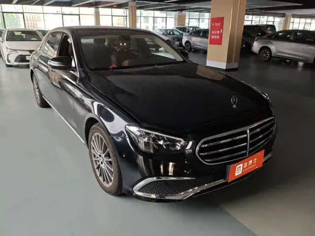 Фотография автомобиля — Mercedes-Benz E-Class