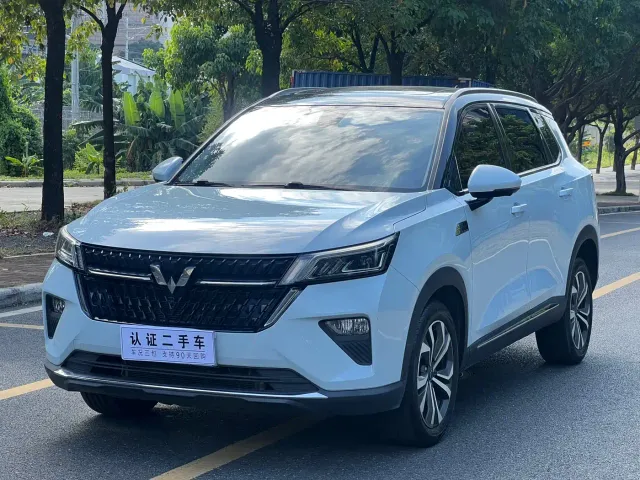 Фотография автомобиля — Wuling Asta