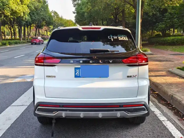 Geely Boyue — Фото автомобиля 5
