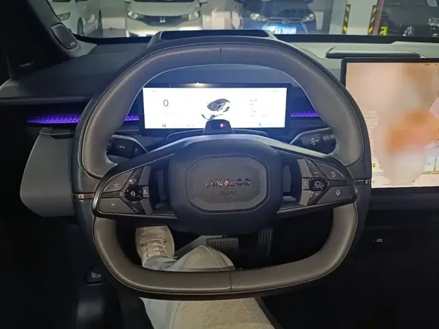 Lynk & Co Z20 — Фото автомобиля 10