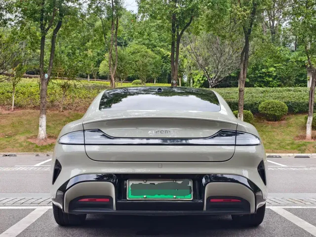 Xiaomi SU7 — Фото автомобиля 8