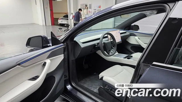 Tesla Model Y — Фото автомобиля 10