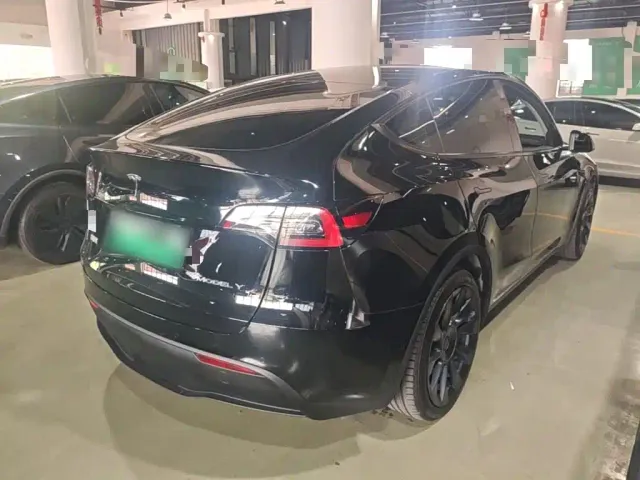 Tesla Model Y — Фото автомобиля 6