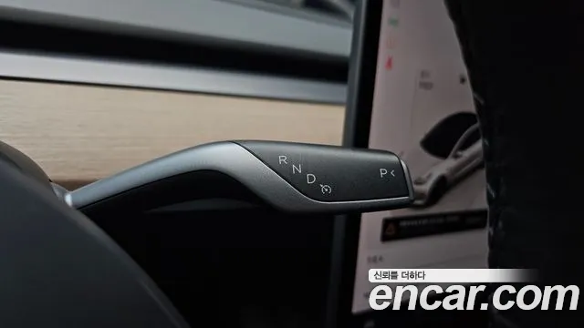 Tesla Model 3 — Фото автомобиля 8