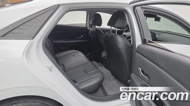 Hyundai AVANTE Avante (CN7) — Фото автомобиля 11