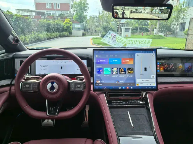 Denza Z9GT — Фото автомобиля 11