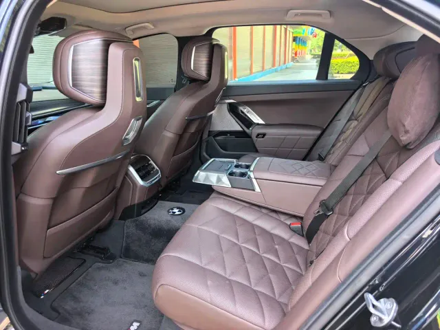 BMW 7 Series — Фото автомобиля 9