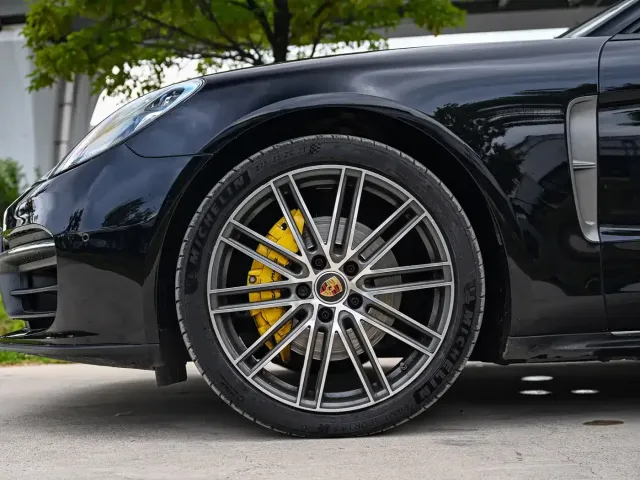 Porsche Panamera — Фото автомобиля 20