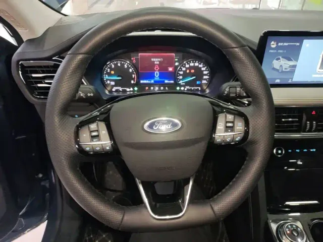 Ford Escape — Фото автомобиля 6