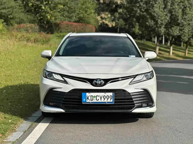 Toyota Camry — Фото автомобиля 2