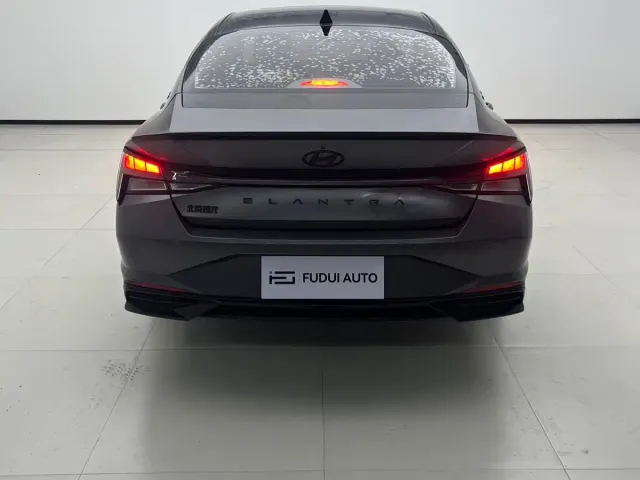 Hyundai Elantra — Фото автомобиля 3