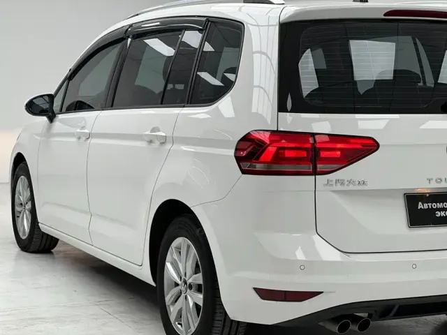Volkswagen Touran — Фото автомобиля 12