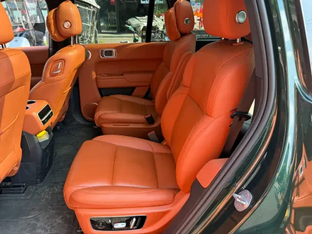Li Auto L8 — Фото автомобиля 12