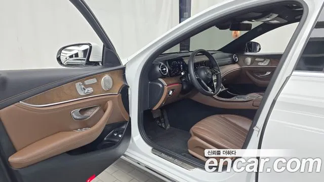 Mercedes-Benz E-Class — Фото автомобиля 15