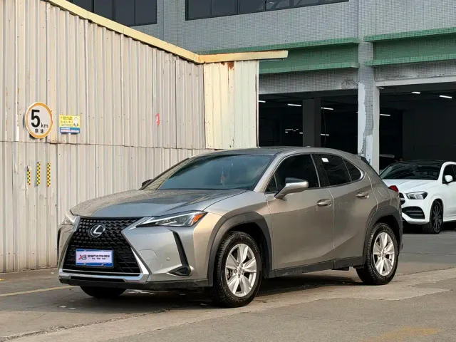 Фотография автомобиля — Lexus UX