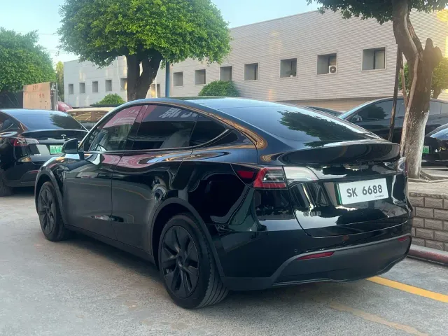 Tesla Model Y — Фото автомобиля 5