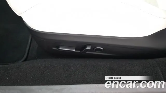 Tesla Model 3 — Фото автомобиля 30