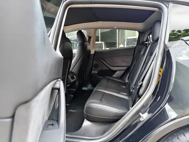 Tesla Model Y — Фото автомобиля 14